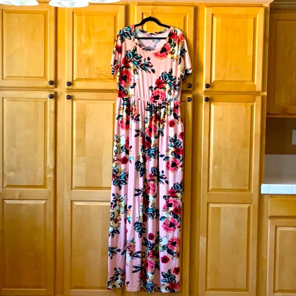 Peachy Pink Floral Maxi Dress🌸